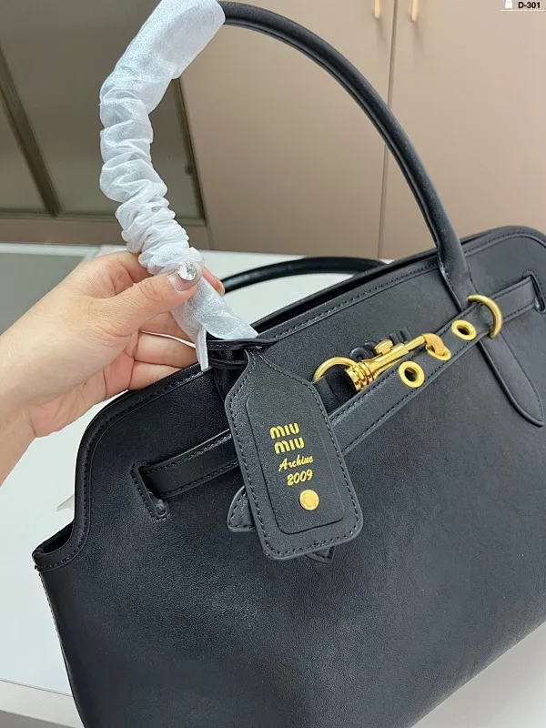 All categories Official website "Brand Women's Bags" Women's Bags 💙 miumiu 2025 new MIUMIU handbags