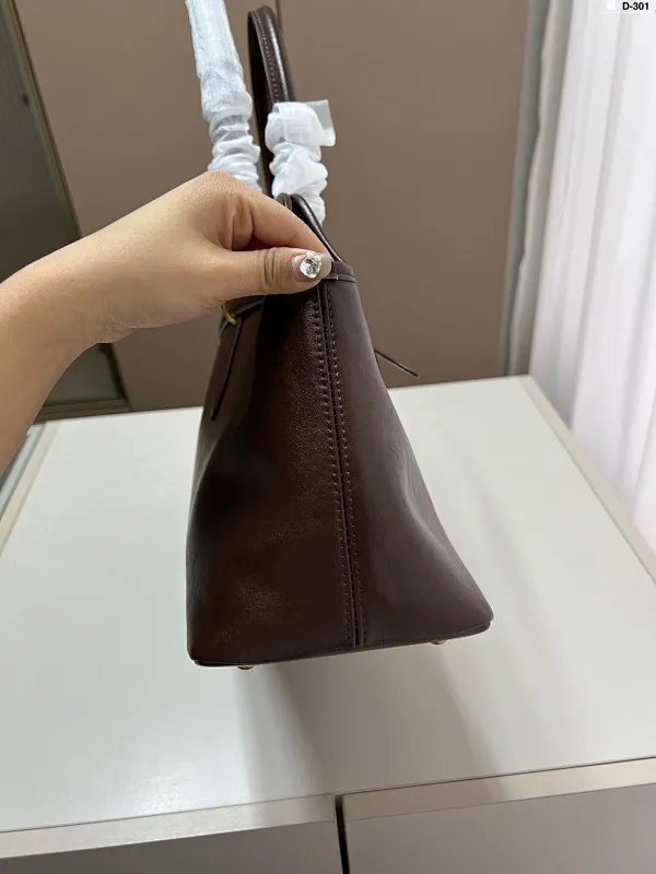 All categories Official website "Brand Women's Bags" Women's Bags 💙 miumiu 2025 new MIUMIU handbags