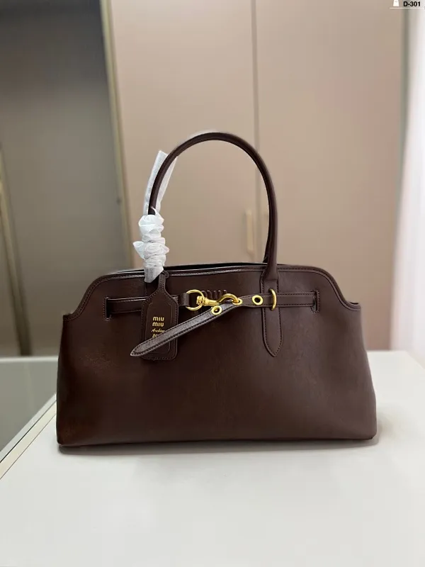 All categories Official website "Brand Women's Bags" Women's Bags 💙 miumiu 2025 new MIUMIU handbags