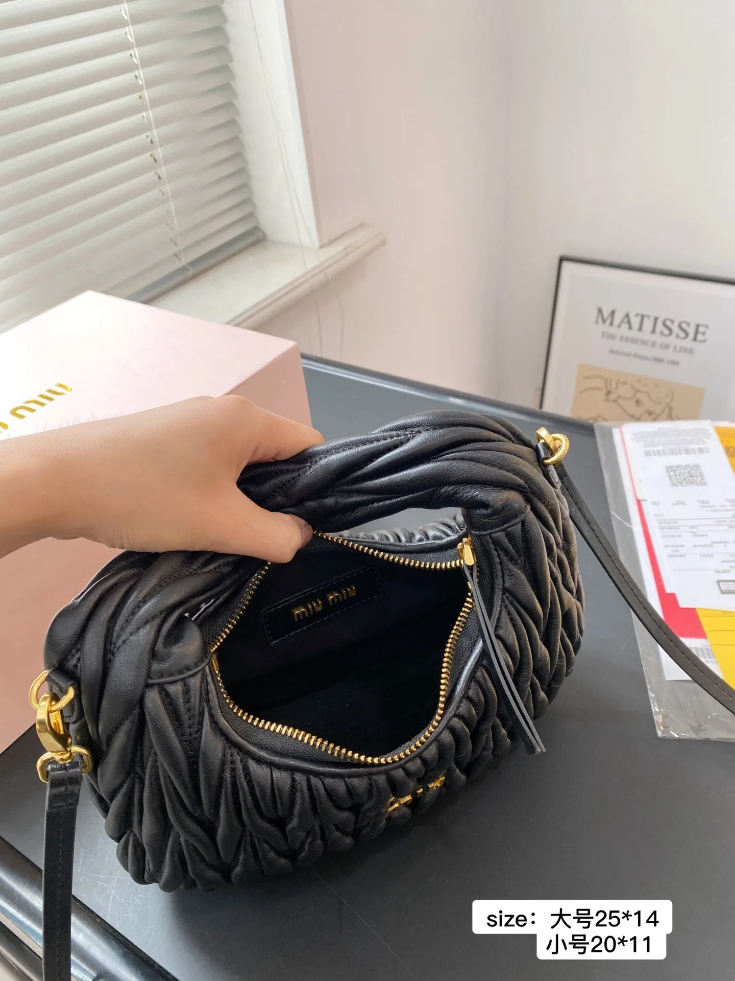 All categories Official website "Brand Women's Bags" Women's Bags 💙 miumiu 2025 new miumiu armpit bag