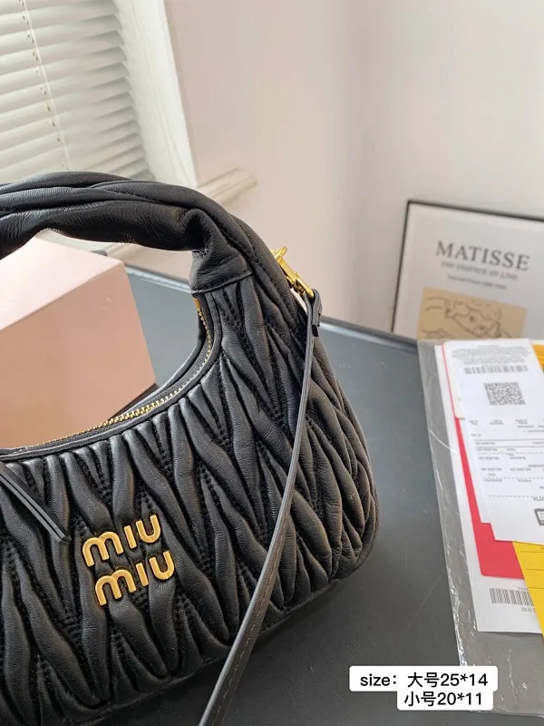 All categories Official website "Brand Women's Bags" Women's Bags 💙 miumiu 2025 new miumiu armpit bag