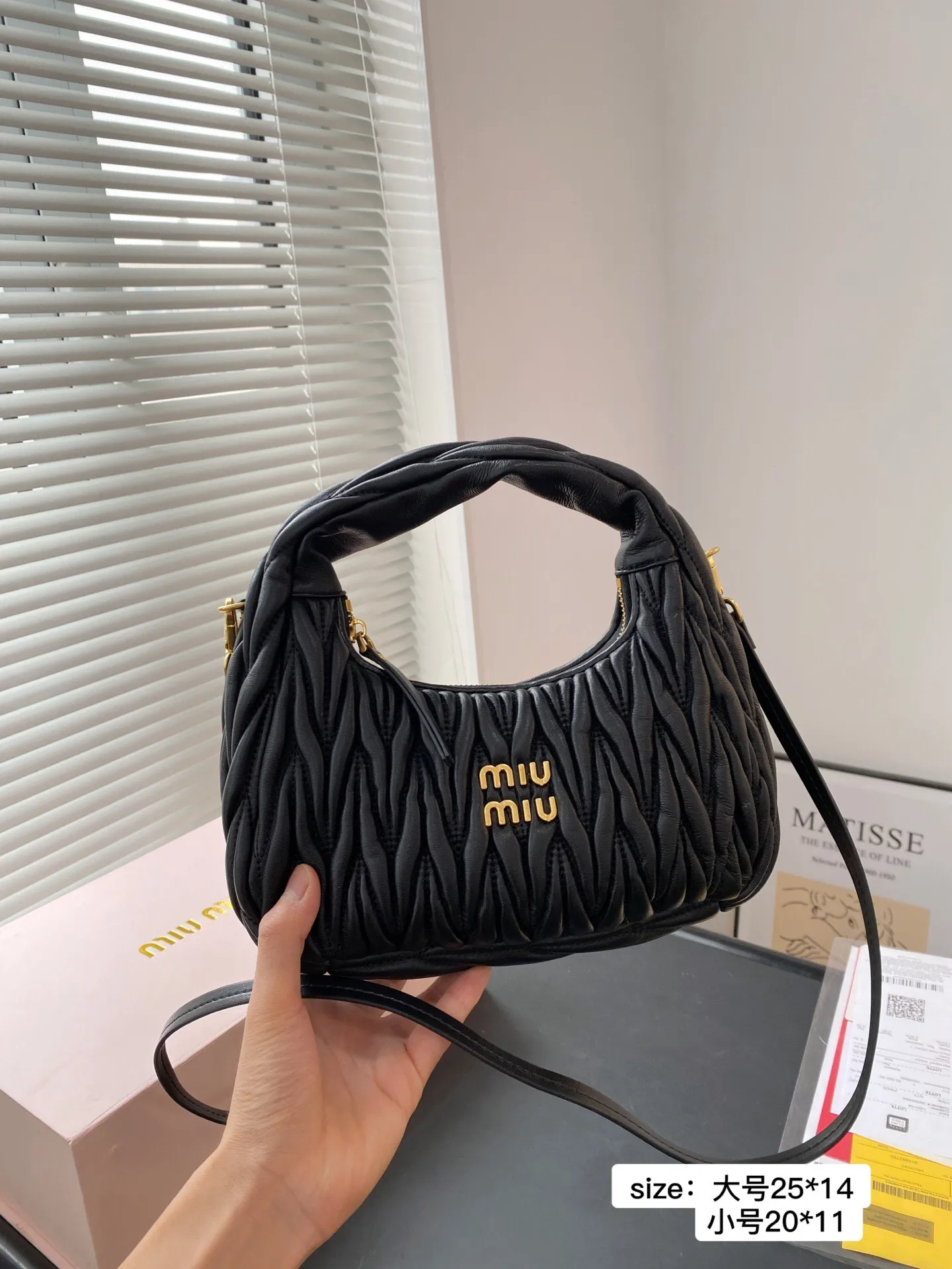 All categories Official website "Brand Women's Bags" Women's Bags 💙 miumiu 2025 new miumiu armpit bag