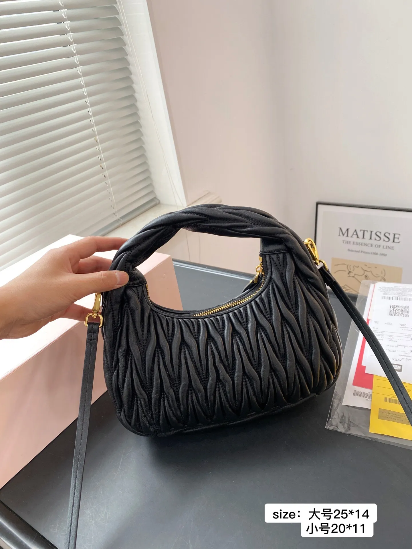 All categories Official website "Brand Women's Bags" Women's Bags 💙 miumiu 2025 new miumiu armpit bag