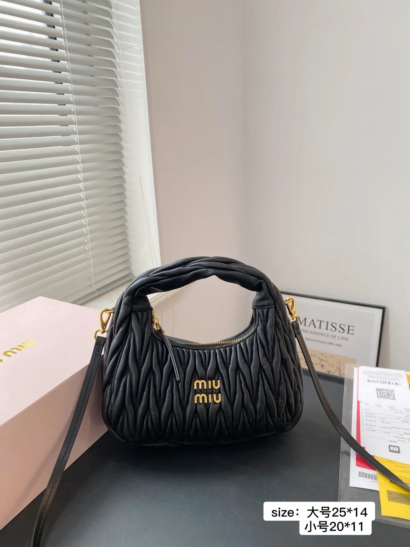 All categories Official website "Brand Women's Bags" Women's Bags 💙 miumiu 2025 new miumiu armpit bag