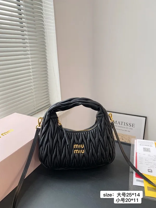 All categories Official website "Brand Women's Bags" Women's Bags 💙 miumiu 2025 new miumiu armpit bag