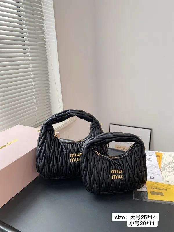 All categories Official website "Brand Women's Bags" Women's Bags 💙 miumiu 2025 new miumiu armpit bag