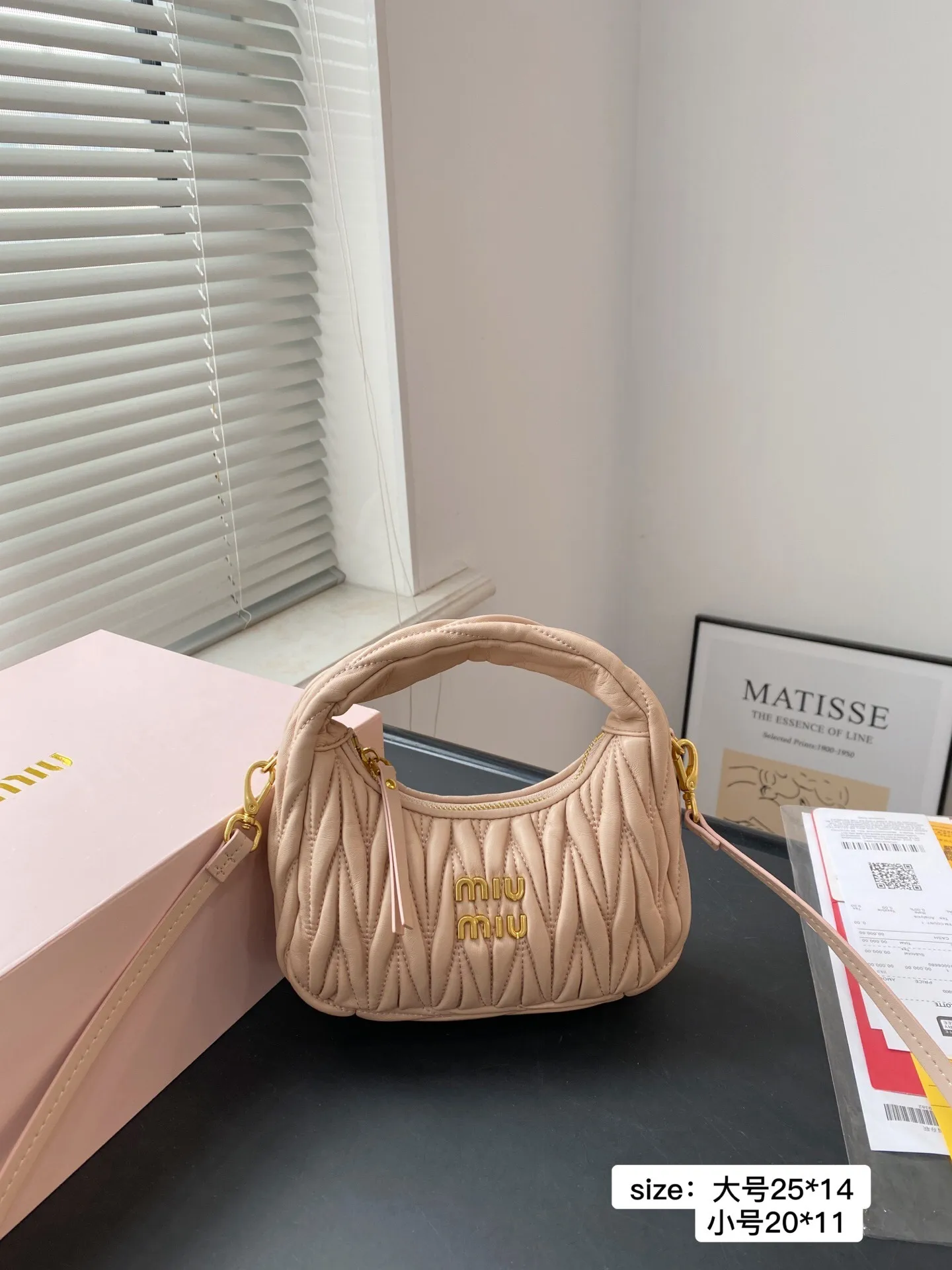 All categories Official website "Brand Women's Bags" Women's Bags 💙 miumiu 2025 new miumiu armpit bag