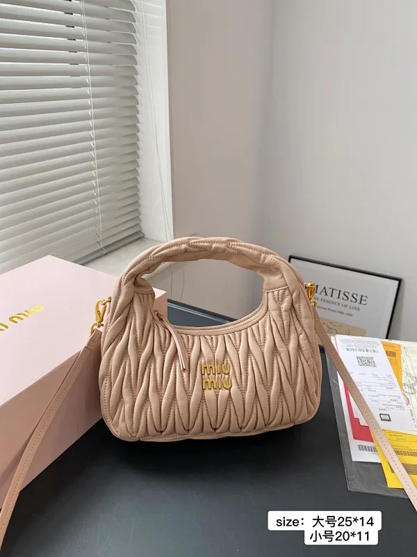 All categories Official website "Brand Women's Bags" Women's Bags 💙 miumiu 2025 new miumiu armpit bag