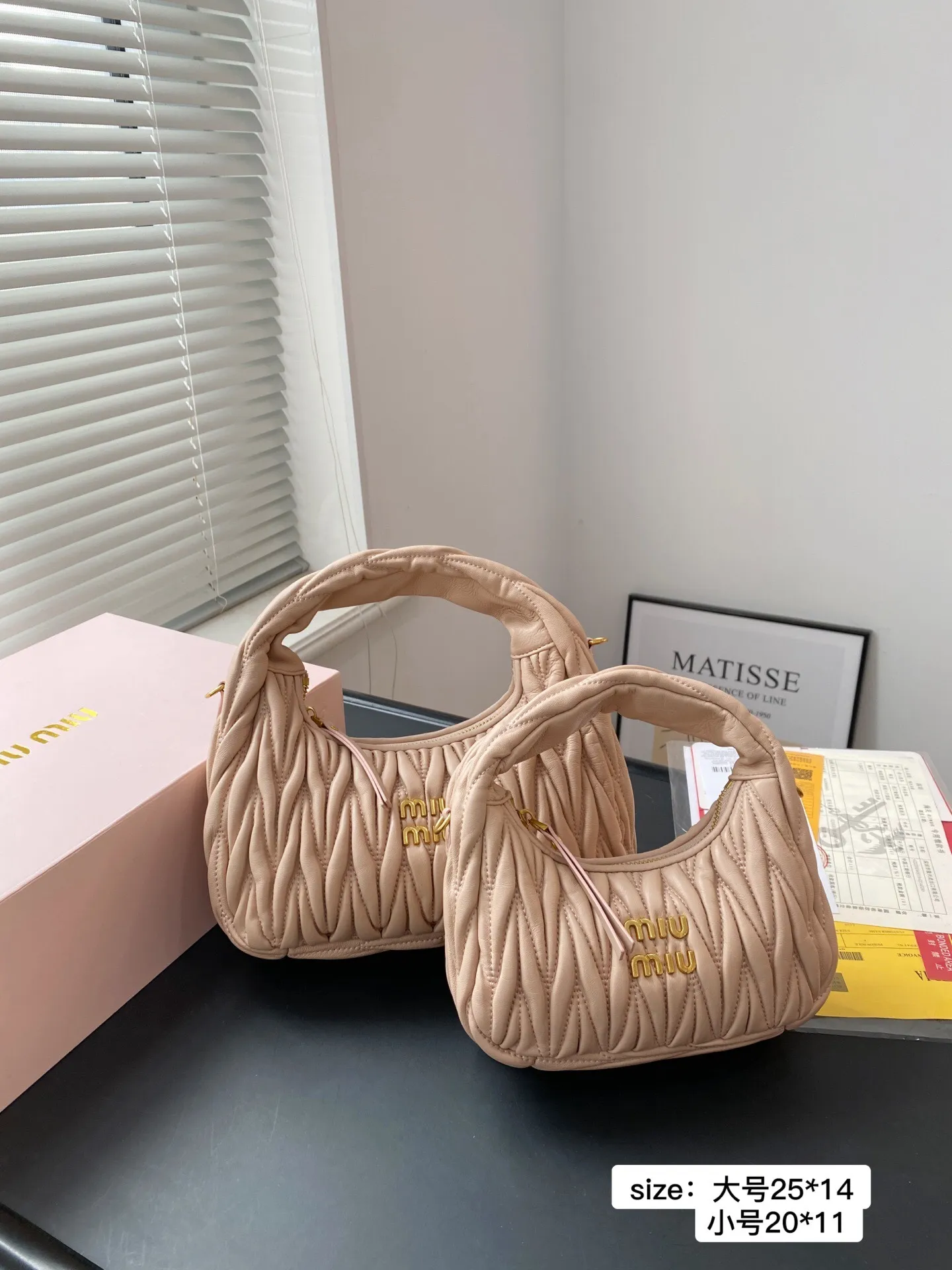 All categories Official website "Brand Women's Bags" Women's Bags 💙 miumiu 2025 new miumiu armpit bag