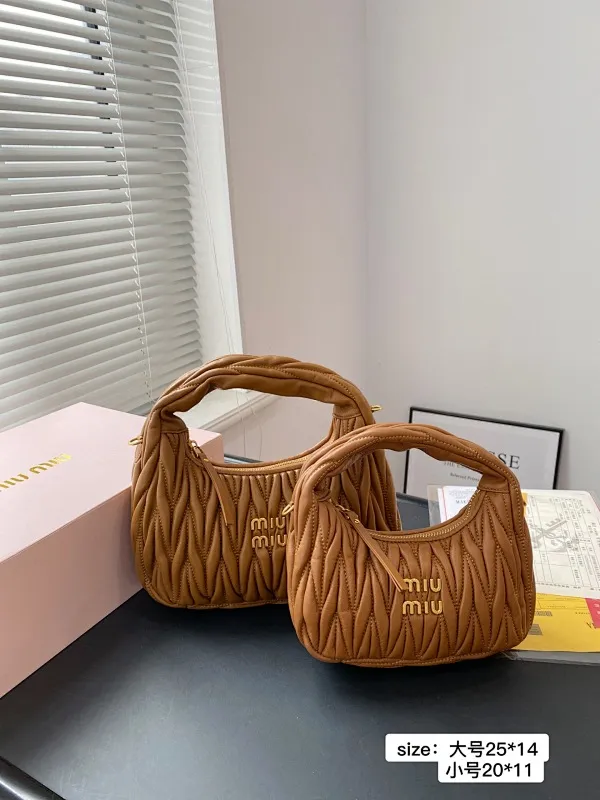 All categories Official website "Brand Women's Bags" Women's Bags 💙 miumiu 2025 new miumiu armpit bag