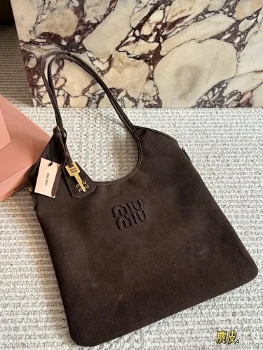 All categories Official website "Brand Women's Bags" Women's Bags 💙 miumiu 2025 new MIUMIU tote bag