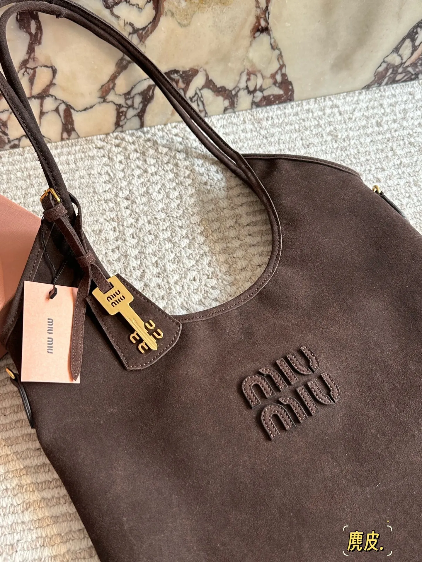 All categories Official website "Brand Women's Bags" Women's Bags 💙 miumiu 2025 new MIUMIU tote bag