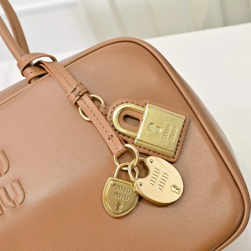 All categories Official website "Brand Women's Bags" Women's Bags 💙 miumiu 2025 new MiuMiu handbags