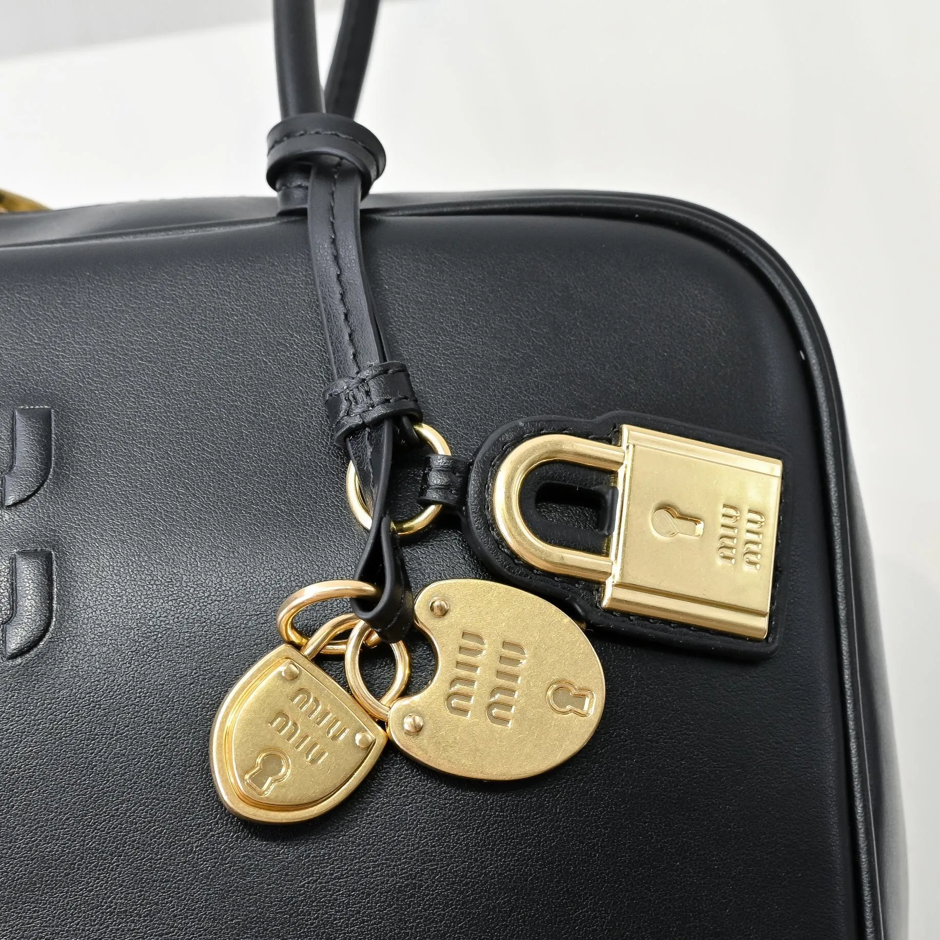 All categories Official website "Brand Women's Bags" Women's Bags 💙 miumiu 2025 new MiuMiu handbags