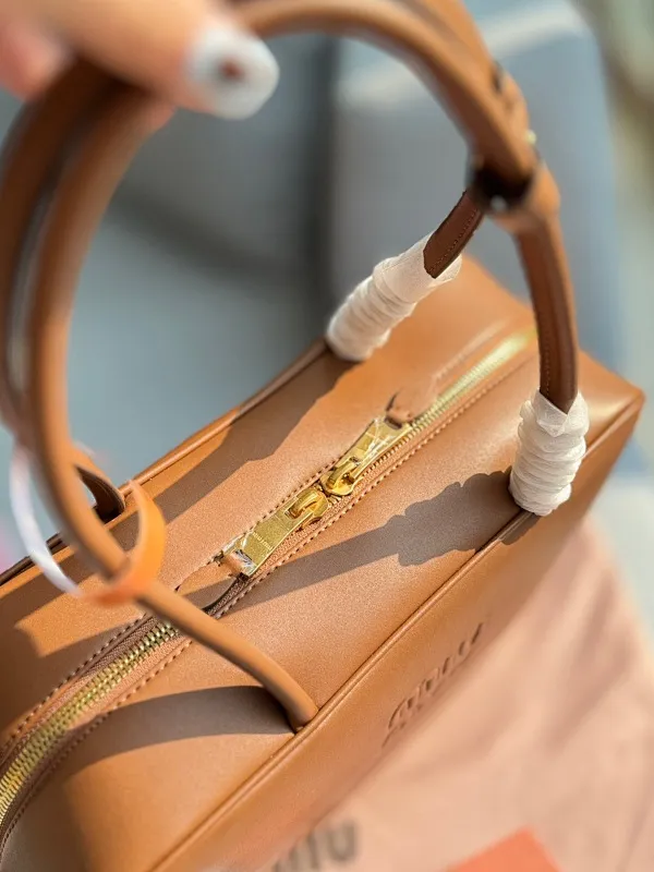 All categories Official website "Brand Women's Bags" Women's Bags 💙 miumiu 2024 new MIUMIU handbags