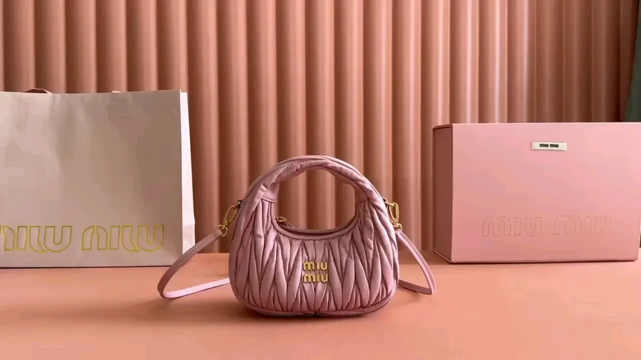💋💋💋 Equipped with a full set of packaging at the counter [Super Grade Hardware Original Leather] Wander Matelasse Sheep Leather Hobo Mini Handbag/Crossbody Bag～Sheepskin Size: W17.5×H14×D5.5cm Number: 5BP156