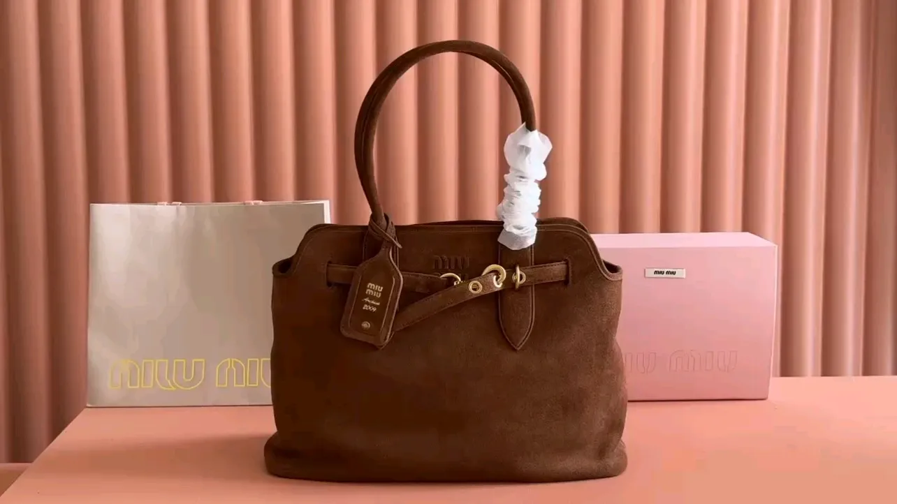 💕💕【New Product】Miu Home👉 MiuMiu new Aventure Nappa leather handbag, heather, brown, black/original leather shipped! 🐲Model: 5BG291. Combination short video