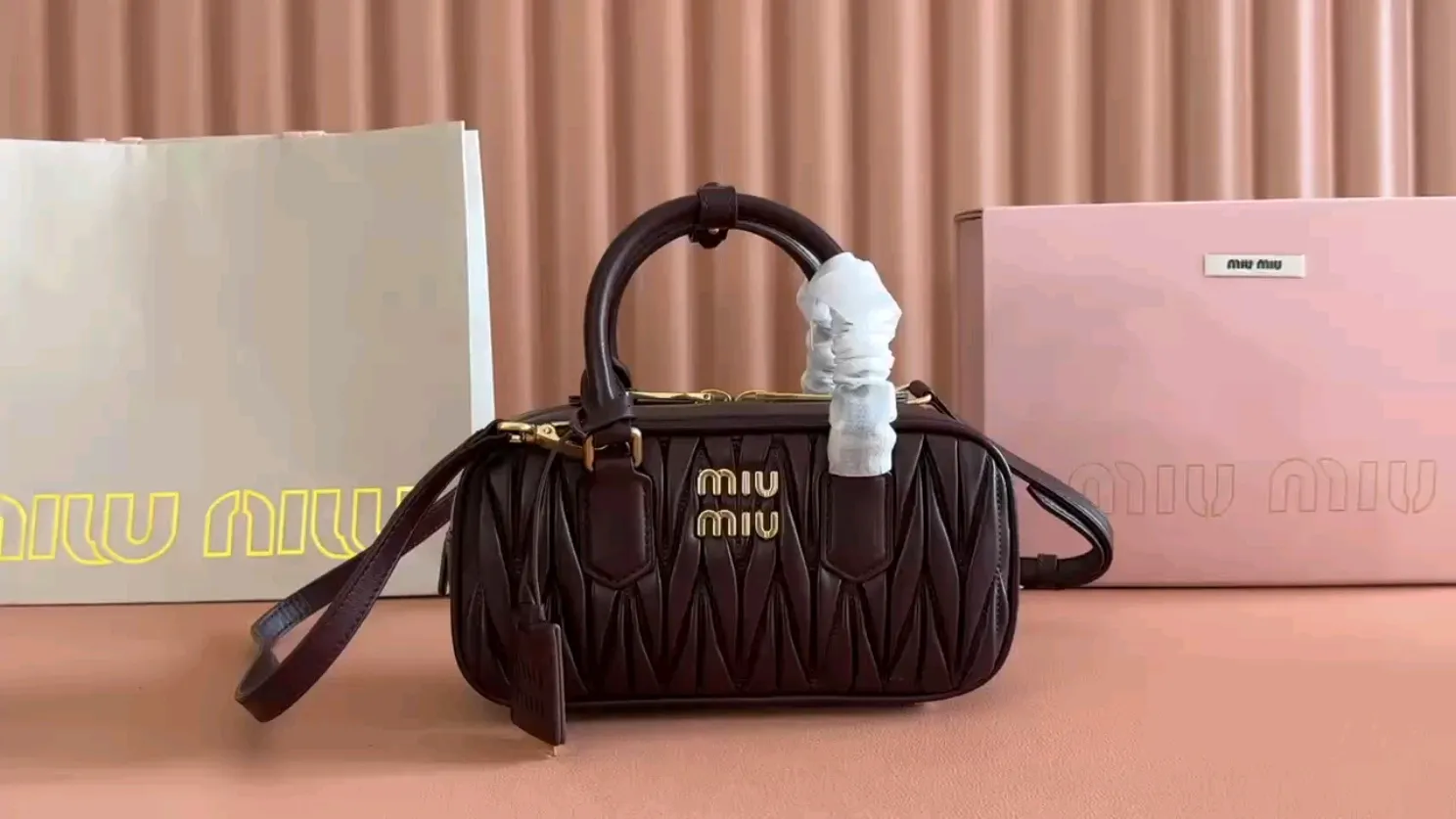 💋💋💋【Full set of packages at the counter】MIU MIU Miu Miu wrinkled nubuck leather Miu Miu women's Arcadia cowhide handbag crossbody bag Style number: 5bb142 burgundy