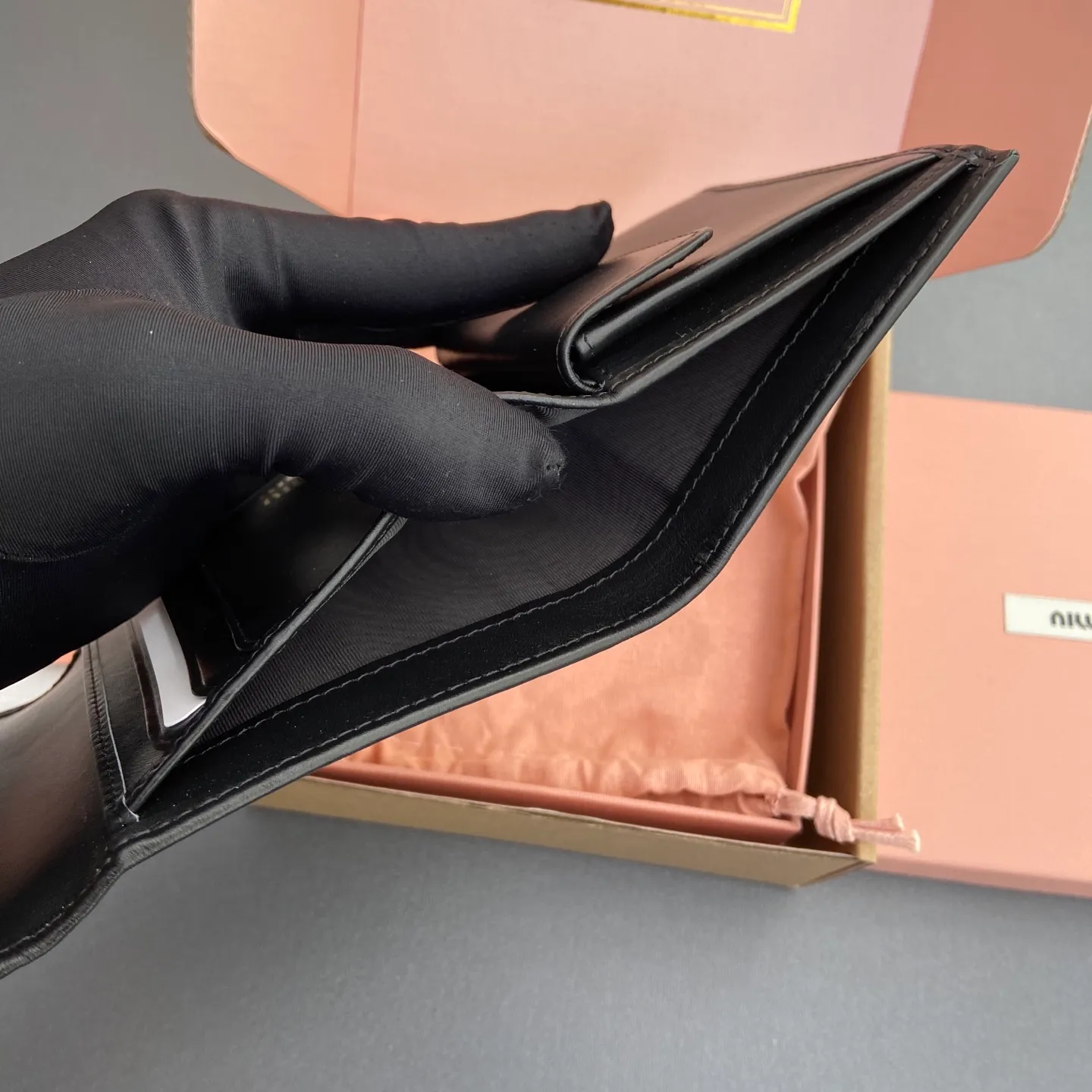 [Special grade hardware original leather] ¥600~Imported cowhide wallet~Black - Snap button closure - Metal letter logo - 2 card slots - 1 banknote compartment - 1 coin pocket - Lined Size: w11.5×h10.2×2cm No.: 5MH033_ MM0240