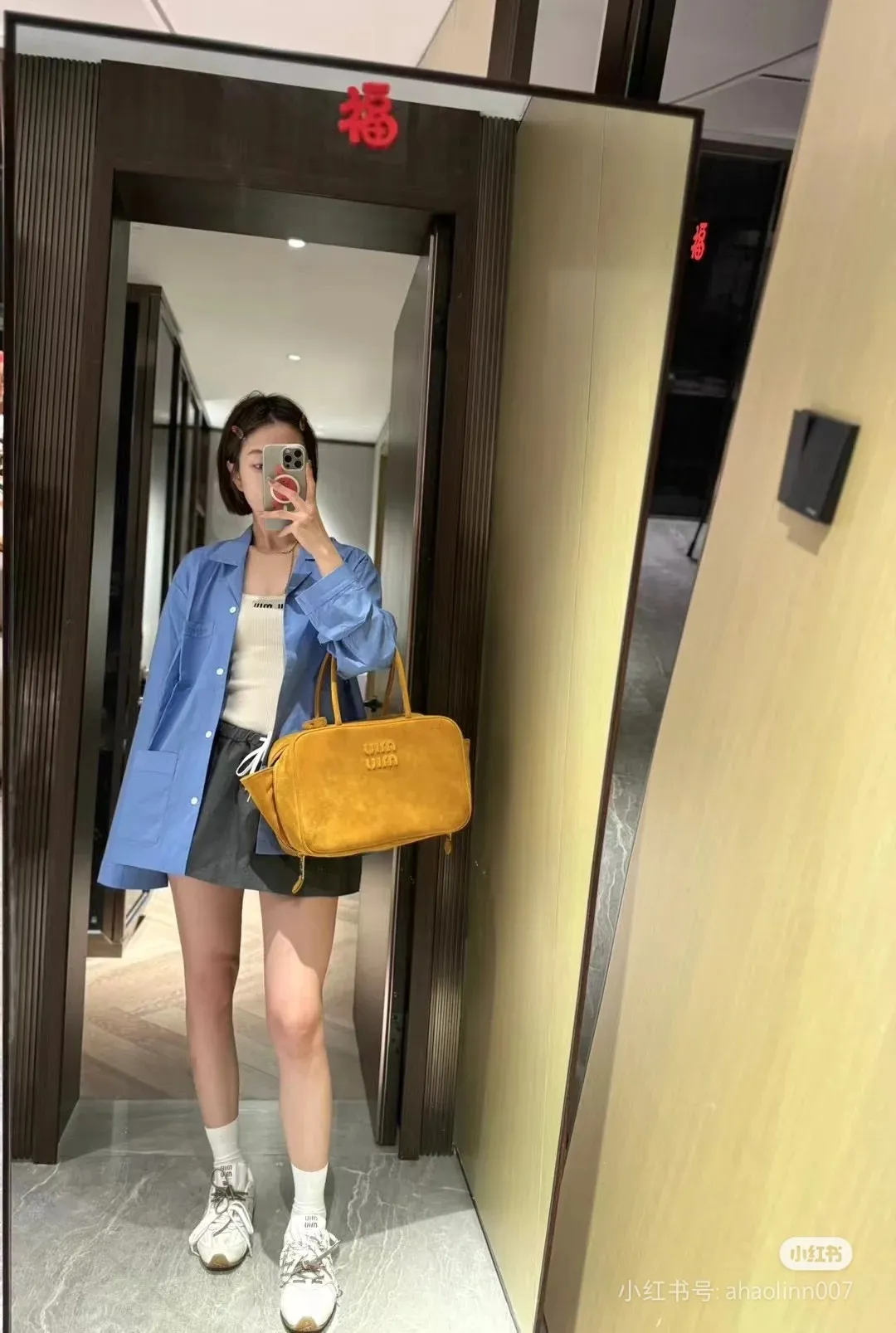 p1700. MIU's new product [Original leather with counter packaging] Beau frosted leather handbag/shoulder bag ~ Whiskey frosted [New version briefcase] 5bb117 This Beau handbag is made of soft and smooth cow leather, with exquisite details such as gold-plated hardware and accessories, and the embossed letter logo highlights the classic style. Size:W34×H23×D10cm