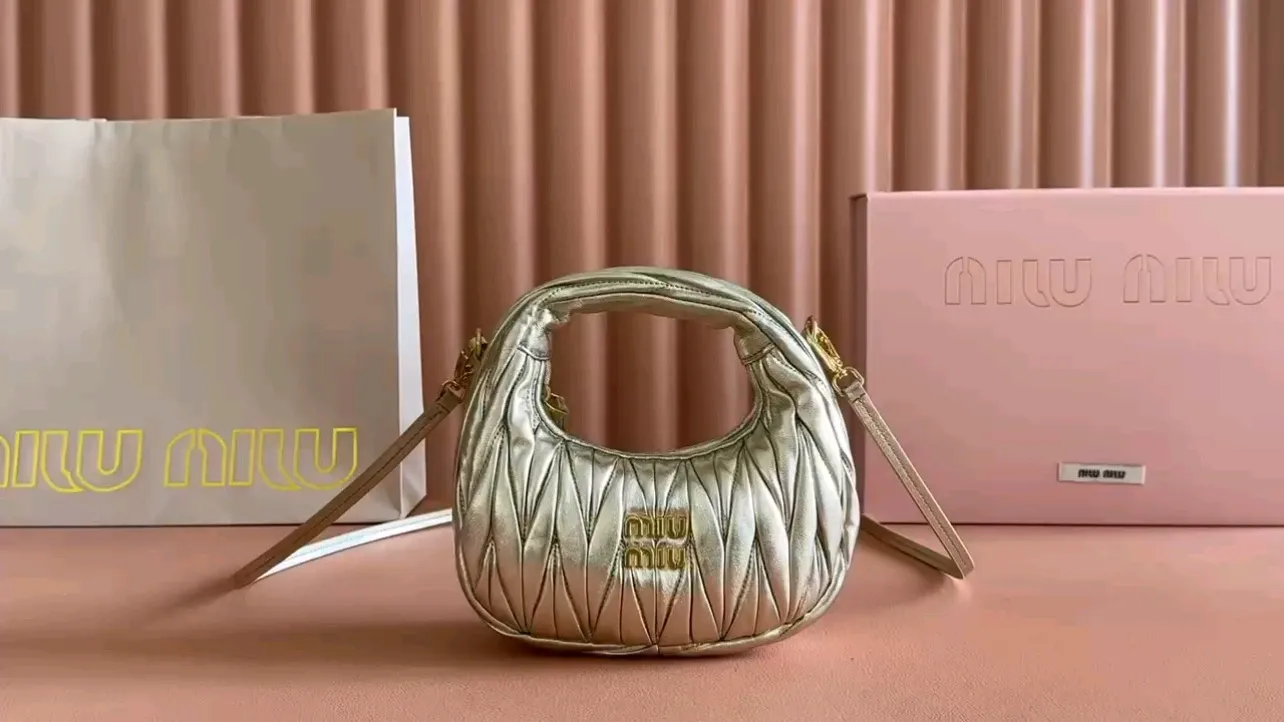 💋💋💋 Equipped with a full set of packaging at the counter [Super Grade Hardware Original Leather] Wander Matelasse Sheep Leather Hobo Mini Handbag/Crossbody Bag～Sheepskin Size: W17.5×H14×D5.5cm Number: 5BP156