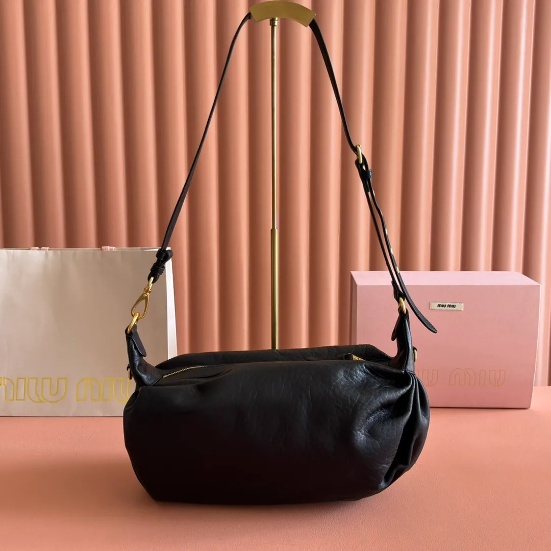 p1700💋💋💋【Full set of equipped counters】Miu 25ss 5bc191 show model hits the street. It breaks the past leather and uses bubble pattern customization. It feels super soft and waxy. It is ultra-light and almost weightless. The shoulder straps are adjustable. Large capacity. Double zippers. Multiple shapes🉑changes. The whole bag is lazy and fashionable.. Size: 40-20-15