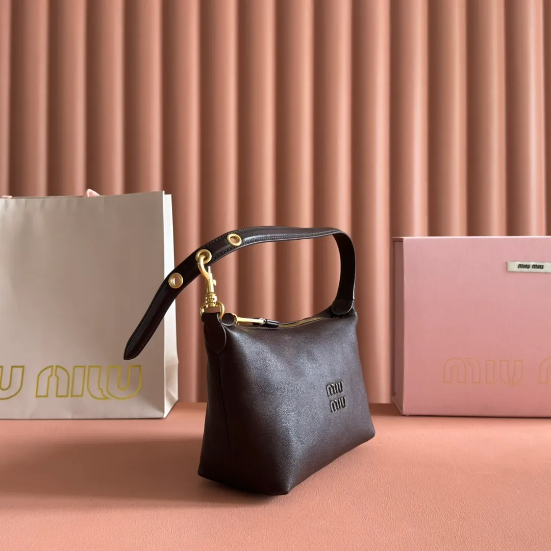 p1260💋💋💋 [Configured with full set of counter packaging] 5NE841, new lunch box bag, unique ice crack texture, iconic Miu amount logo on the front, cotton lining, ultra-light, large capacity, looks good no matter how you wear it, suitable for all seasons, size: bottom length 19cm, opening width 25.5cm, height 14cm, bottom width 10cm