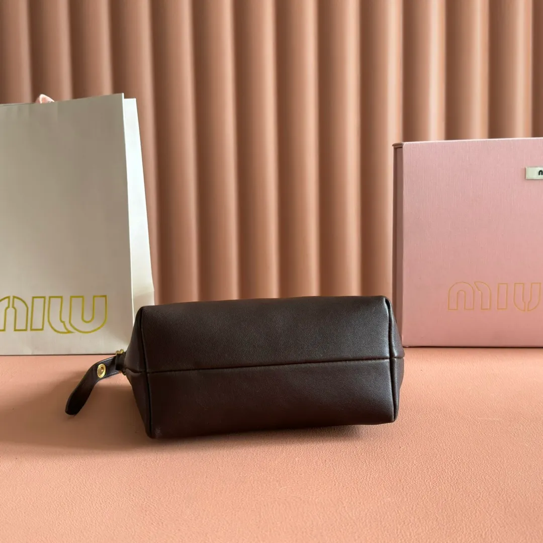 p1260💋💋💋 [Configured with full set of counter packaging] 5NE841, new lunch box bag, unique ice crack texture, iconic Miu amount logo on the front, cotton lining, ultra-light, large capacity, looks good no matter how you wear it, suitable for all seasons, size: bottom length 19cm, opening width 25.5cm, height 14cm, bottom width 10cm