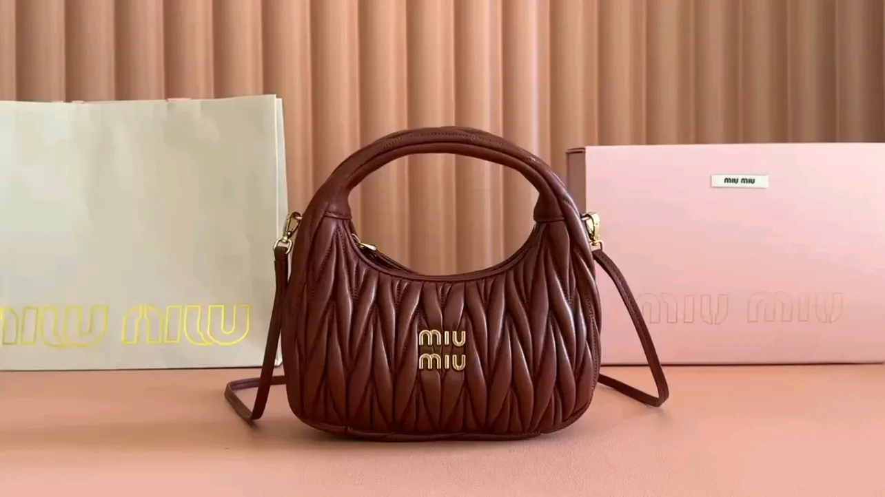 💋💋💋【Full set of packaging at the counter】MIU MIU Miu Miu pleated Miu Miu women's Arcadia cowhide handbag crossbody bag Style number: 5bb125