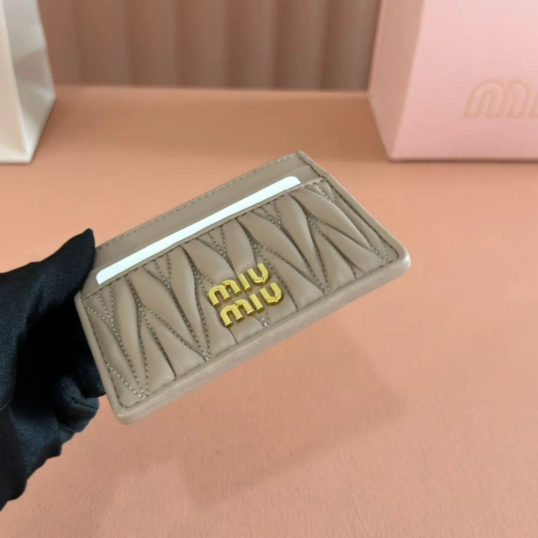 p420. 💋💋💋【Configured with full set of counter packaging】🔥 The latest version of MM cket wallet new card holder, 💗💗 5MV976 nude powder The latest series of card holders in the counter, small and exquisite, double-sided card slots, practical and fashionable design 🔥 Made of top imported lambskin 🎉