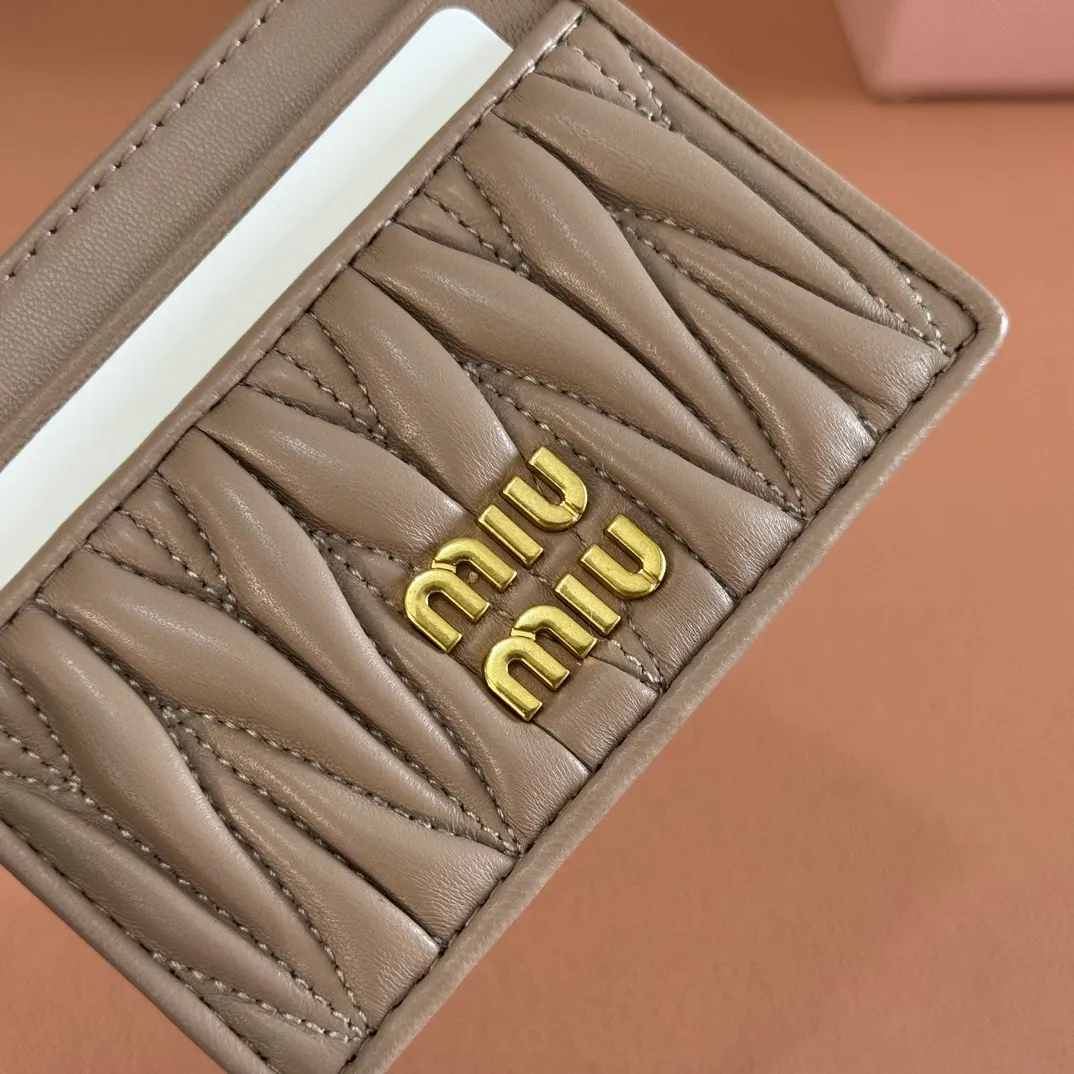 p420. 💋💋💋【Configured with full set of counter packaging】🔥 The latest version of MM cket wallet new card holder, 💗💗 5MV976 nude powder The latest series of card holders in the counter, small and exquisite, double-sided card slots, practical and fashionable design 🔥 Made of top imported lambskin 🎉