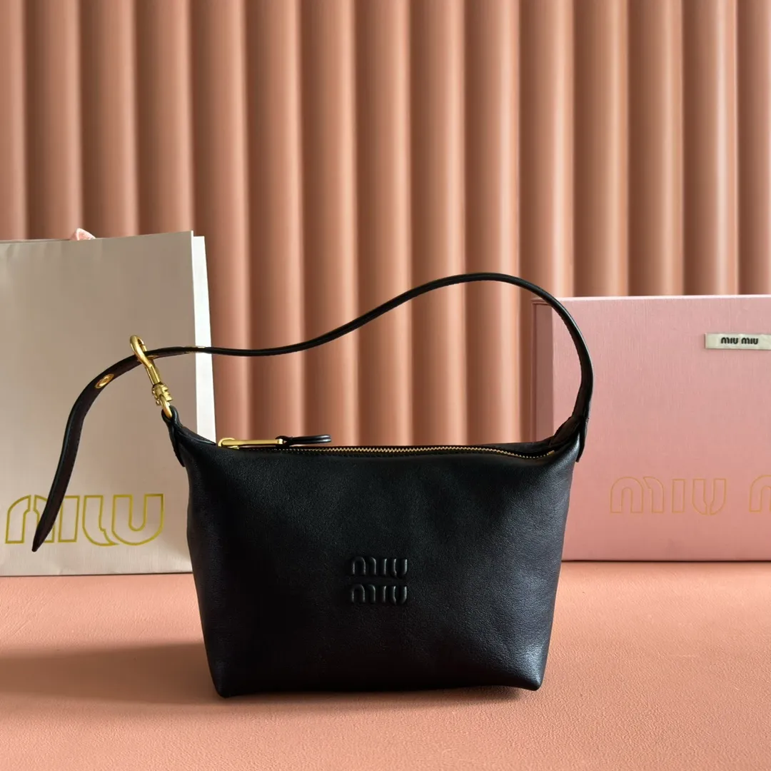 p1260💋💋💋 [Configured with full set of counter packaging] 5NE841, new lunch box bag, unique ice crack texture, iconic Miu amount logo on the front, cotton lining, ultra-light, large capacity, looks good no matter how you wear it, suitable for all seasons, size: bottom length 19cm, opening width 25.5cm, height 14cm, bottom width 10cm
