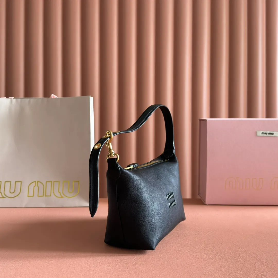 p1260💋💋💋 [Configured with full set of counter packaging] 5NE841, new lunch box bag, unique ice crack texture, iconic Miu amount logo on the front, cotton lining, ultra-light, large capacity, looks good no matter how you wear it, suitable for all seasons, size: bottom length 19cm, opening width 25.5cm, height 14cm, bottom width 10cm