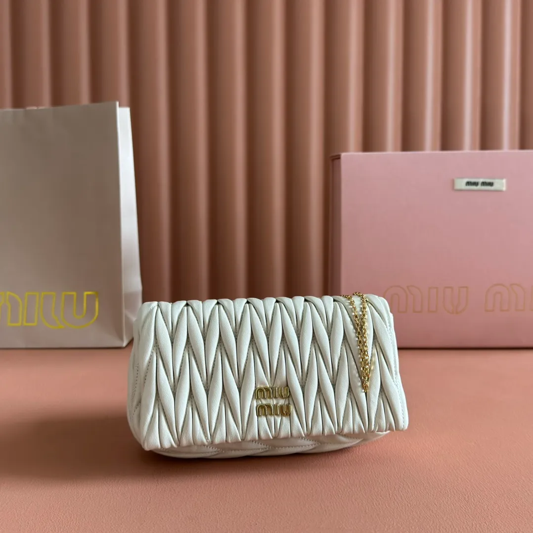 p1400💋💋💋【Equipped with full package of original leather at the counter】Miaojia 5bp172 MIU MI new chain bag, top imported lambskin, brand classic iconic Matelasse texture embroidery, new design detachable long metal chain shoulder strap, flip-top suction buckle closure, a card slot compartment inside, satin lining, can be held in hand or crossbody, size 18 X9.5 X 4 c