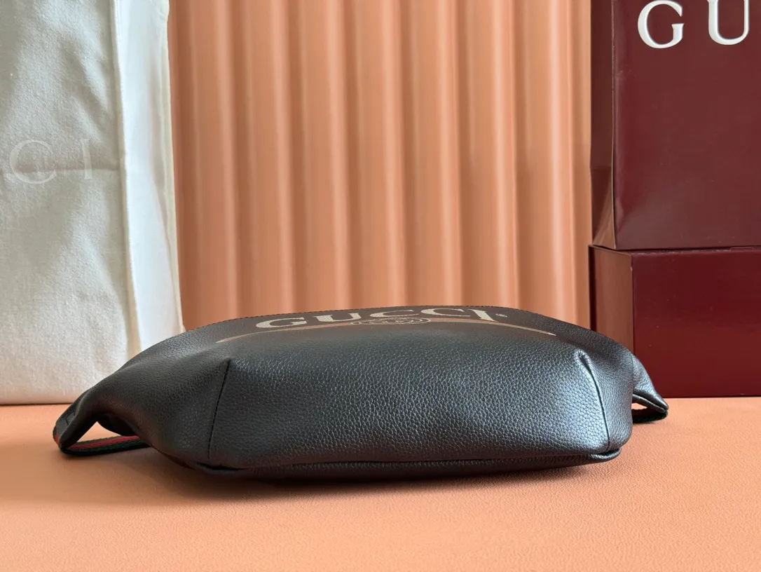 p760. 📣📣📣 [Original leather and complete packaging]✨🔥! ! Guccl's world-famous bag - Coco Capitán bag. This waist bag, named after the Spanish artist Coco Capitán, is sweeping the entire fashion circle. Model: 493869. Size: 28*18*8cm ￼