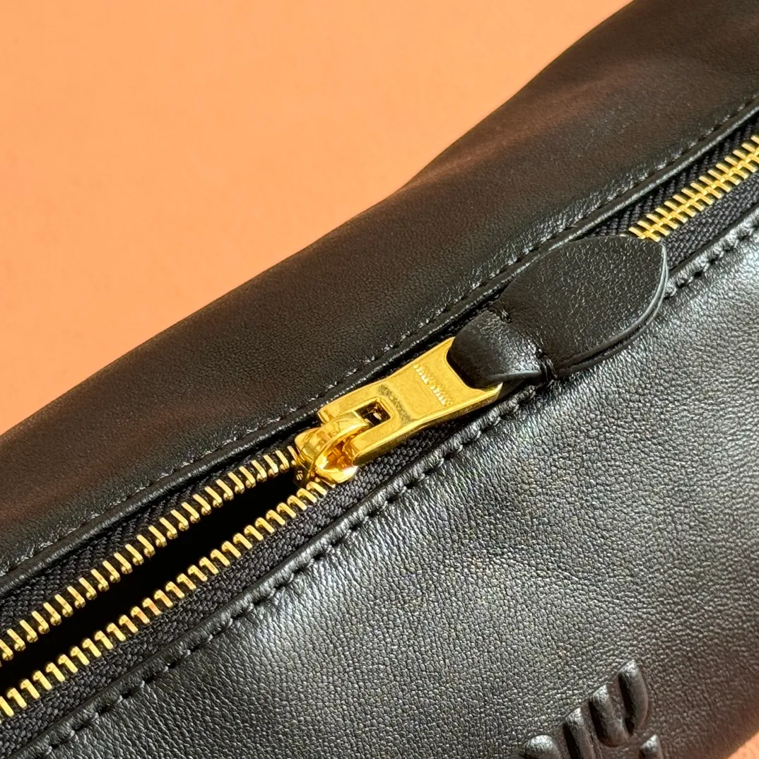 p1040💋💋💋[Special grade hardware original leather] Adventure Nappa sheep leather handbag/shoulder bag black Size: W22×H9×D9cm No._5BG851