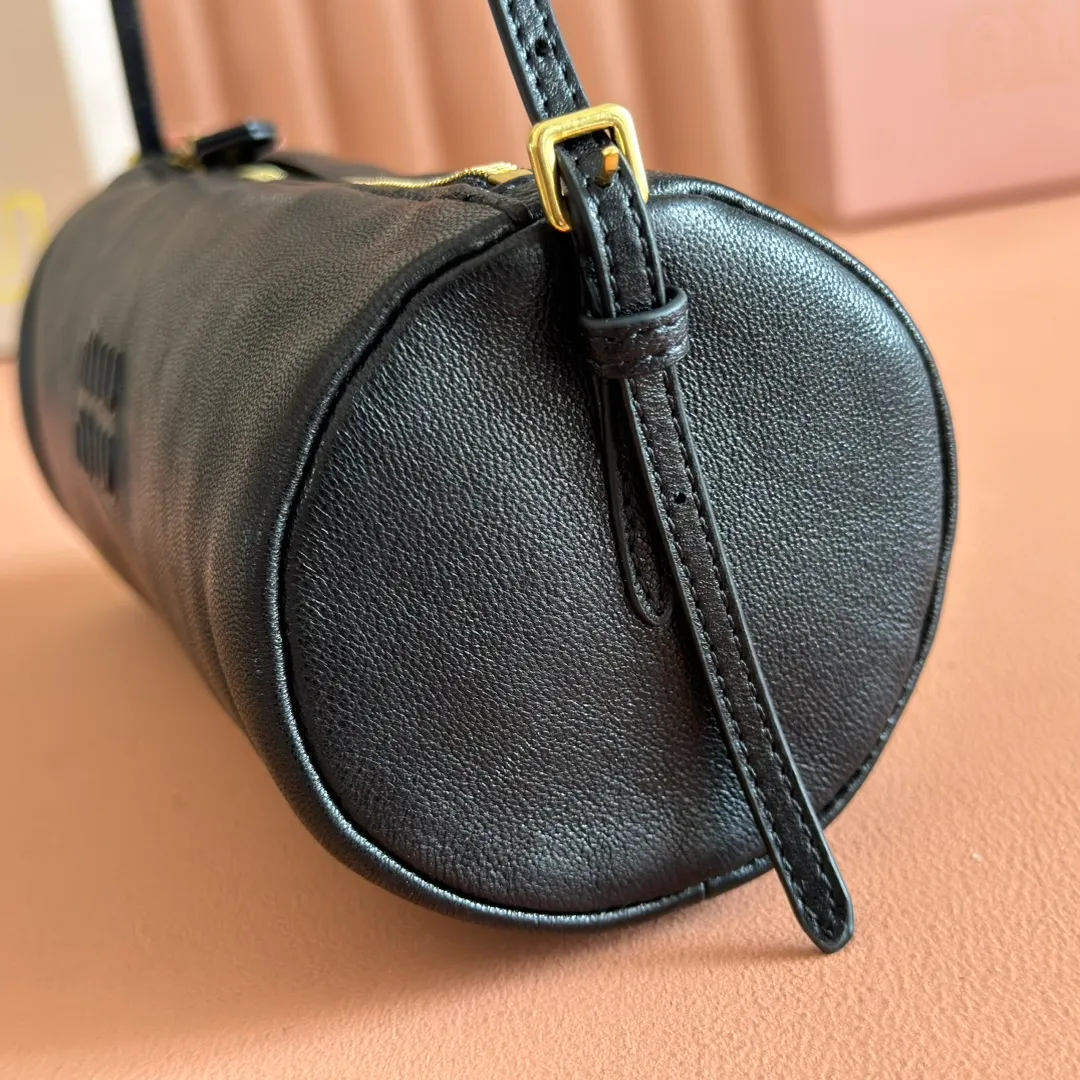 p1040💋💋💋[Special grade hardware original leather] Adventure Nappa sheep leather handbag/shoulder bag black Size: W22×H9×D9cm No._5BG851