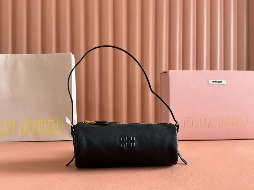 💋💋💋【Premium Hardware Original Leather】Adventure Nappa Sheep Leather Handbag/Shoulder Bag Black Size: W22×H9×D9cm No._5BG851