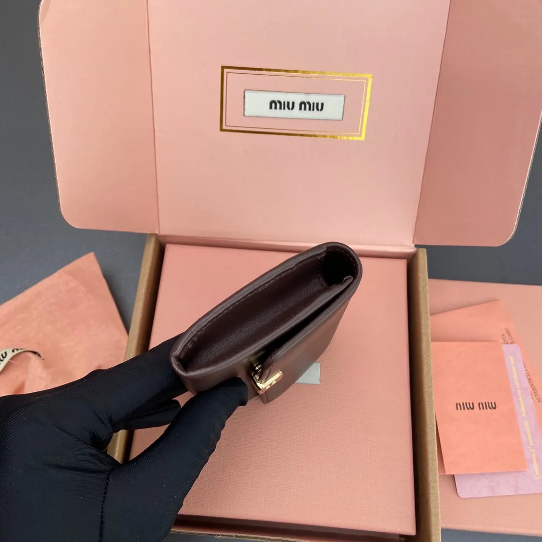 [Special grade hardware original leather] ¥560 ~ Heather wood color imported cowhide card bag - Snap button closure - Metal letter logo - 2 card slots - Lined Size: w8.5×h10.2×2cm No.: 5M104_ MM0220