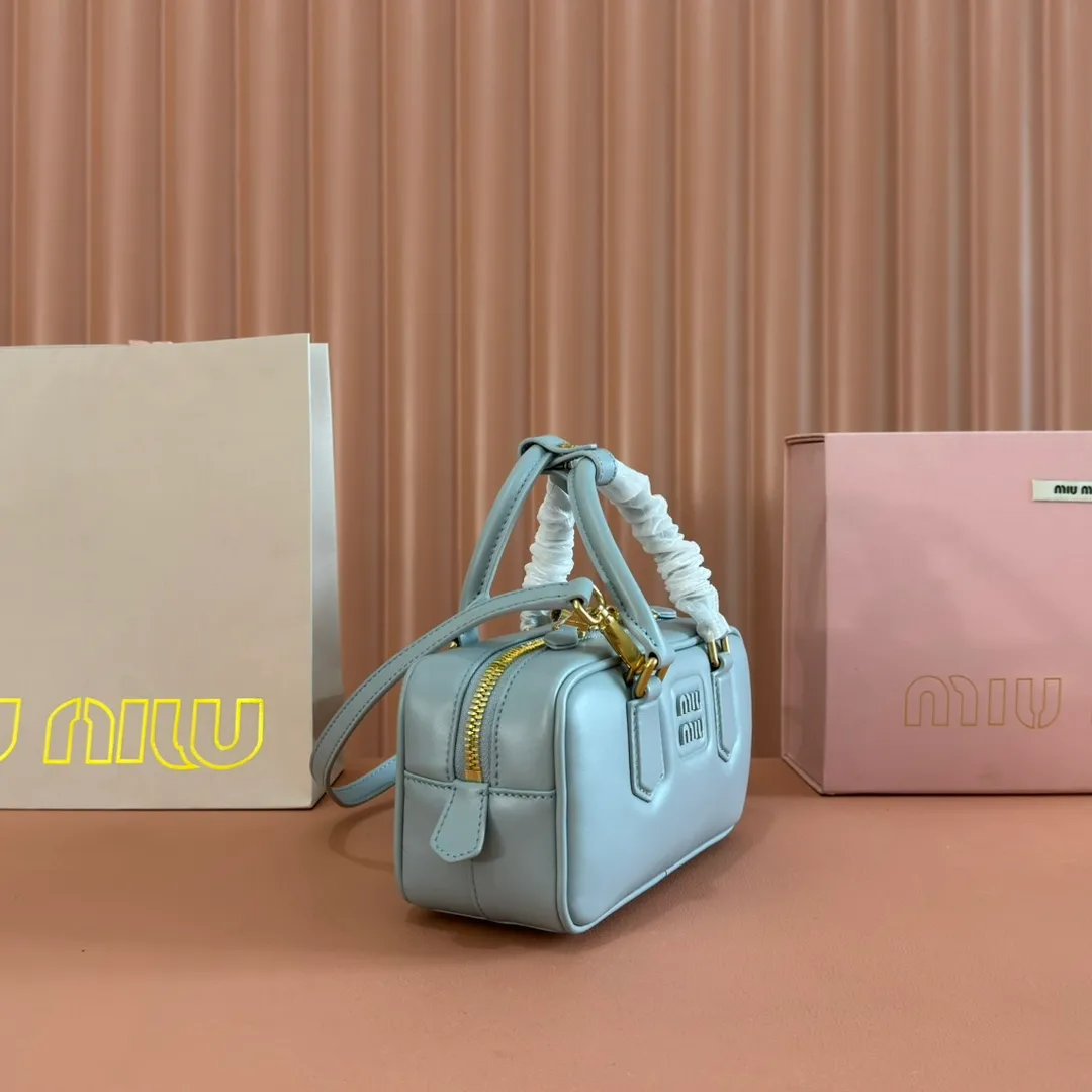 p1640💋💋💋【Full set of packaging at the counter】MIU MIU Miu Miu Lake Ice Blue Bowling Upper Body Effect! Miu Miu Women's Arcadia Cowhide Handbag Crossbody Bag👝Lightly padded design makes the handbag look fuller, showing a cosmopolitan style. The letter logo, which echoes the finish of the metal hardware, straddles the line between function and decoration, giving this handbag a unique aesthetic and classic feel. Size: 22✖️10.5✖️7.5cm Style number: 5bb142 bean paste
