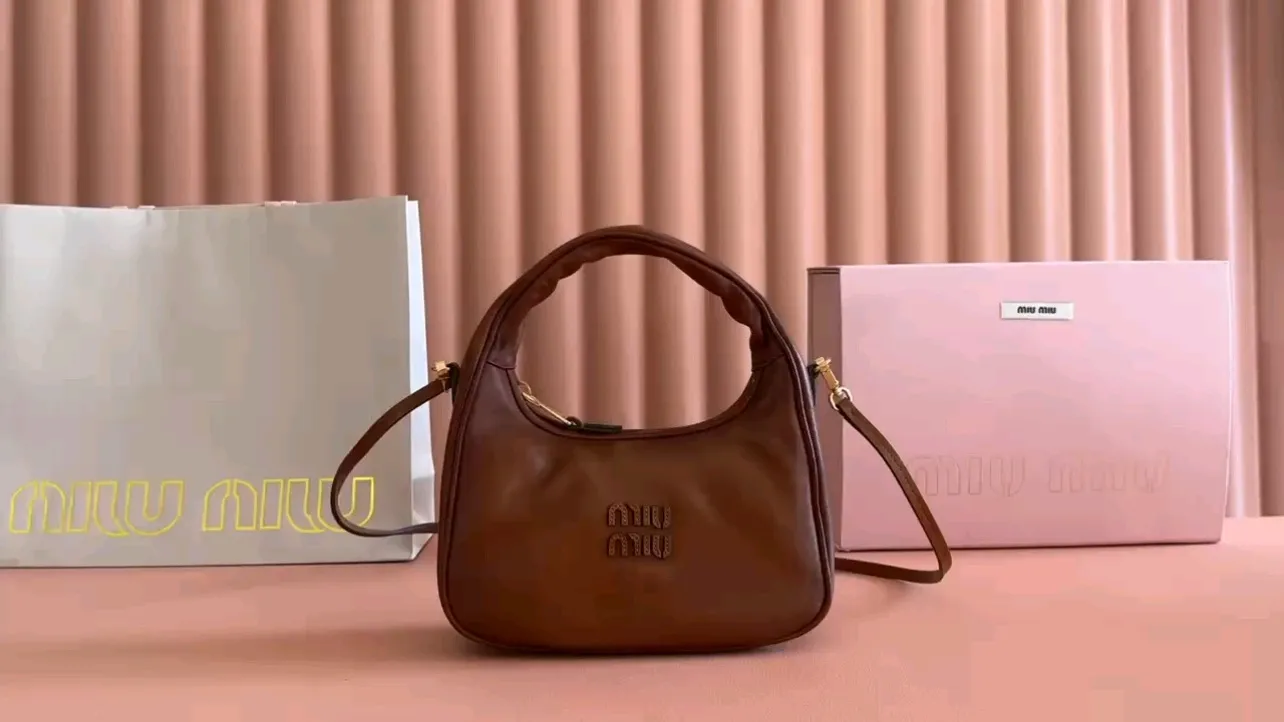 💋💋💋【New】Miu Wander Matelassé small crescent bag, retro brown/original leather shipped, 🐍Model: 5BC125, 5BB123, short combination video