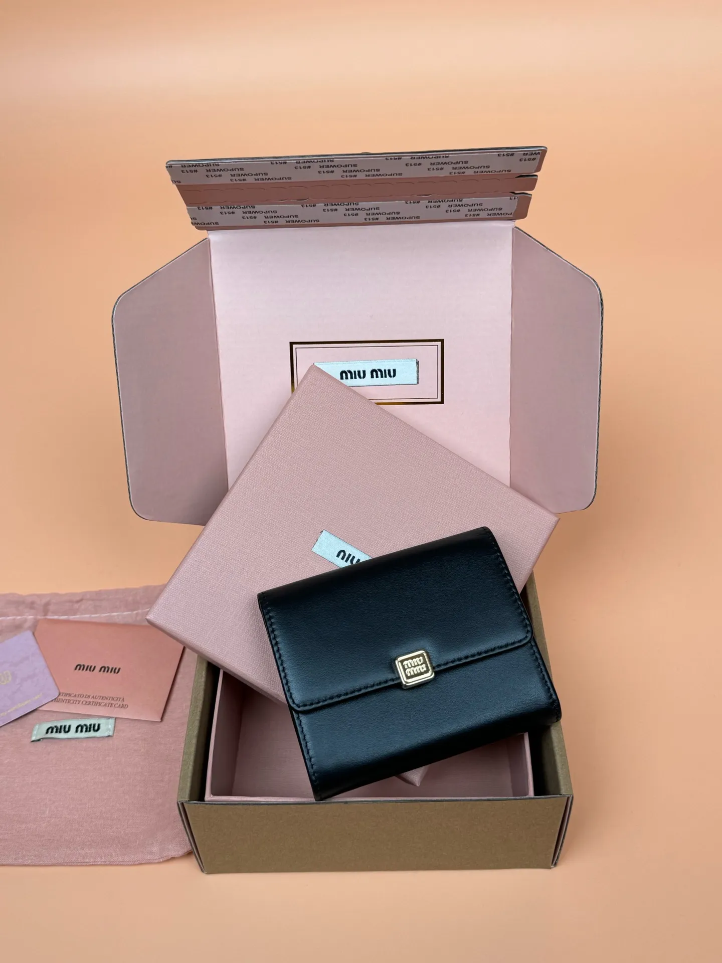 [Special grade hardware original leather] ¥600~Imported cowhide wallet~Black - Snap button closure - Metal letter logo - 2 card slots - 1 banknote compartment - 1 coin pocket - Lined Size: w11.5×h10.2×2cm No.: 5MH033_ MM0240