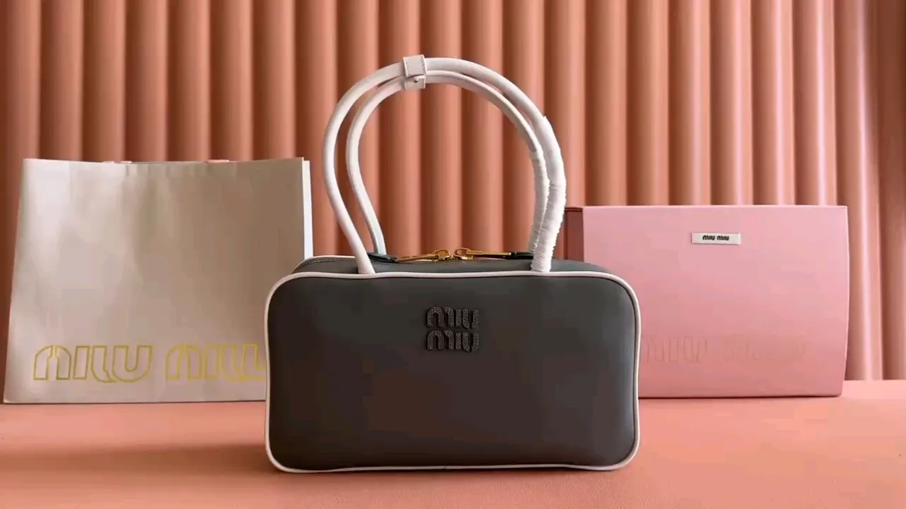 💋💋💋【Special grade hardware original leather】Beau cow leather color matching handbag/shoulder bag～5bb172