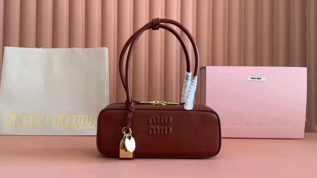 💋💋💋【Full set of packaging at the counter】MIU MIU Miu Miu Women's Arcadia cowhide handbag crossbody bag Style number: 5bb173