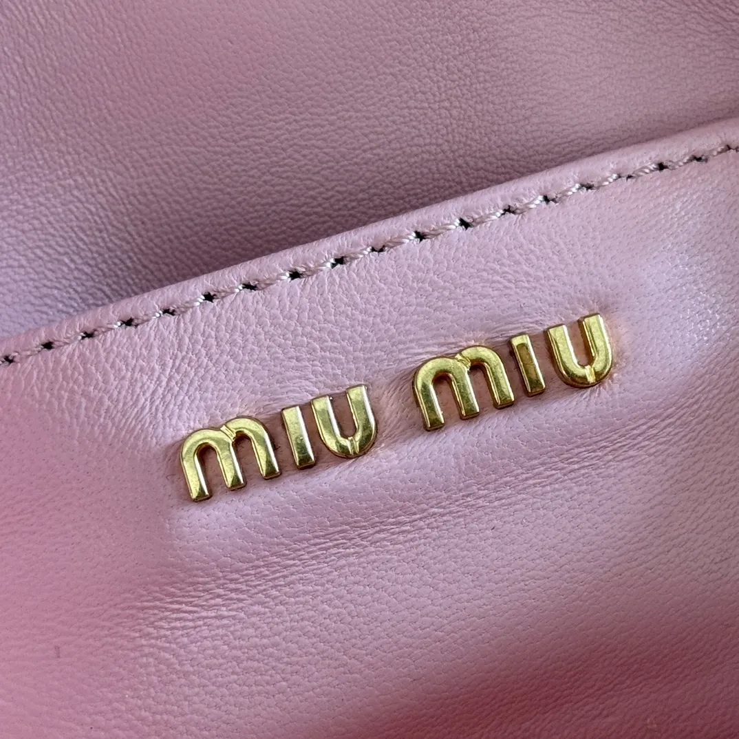 p1400💋💋💋【Equipped with full package of original leather at the counter】Miaojia 5bp172 MIU MI new chain bag, top imported lambskin, brand classic iconic Matelasse texture embroidery, new design detachable long metal chain shoulder strap, flip-top suction buckle closure, a card slot compartment inside, satin lining, can be held in hand or crossbody, size 18 X9.5 X 4 c