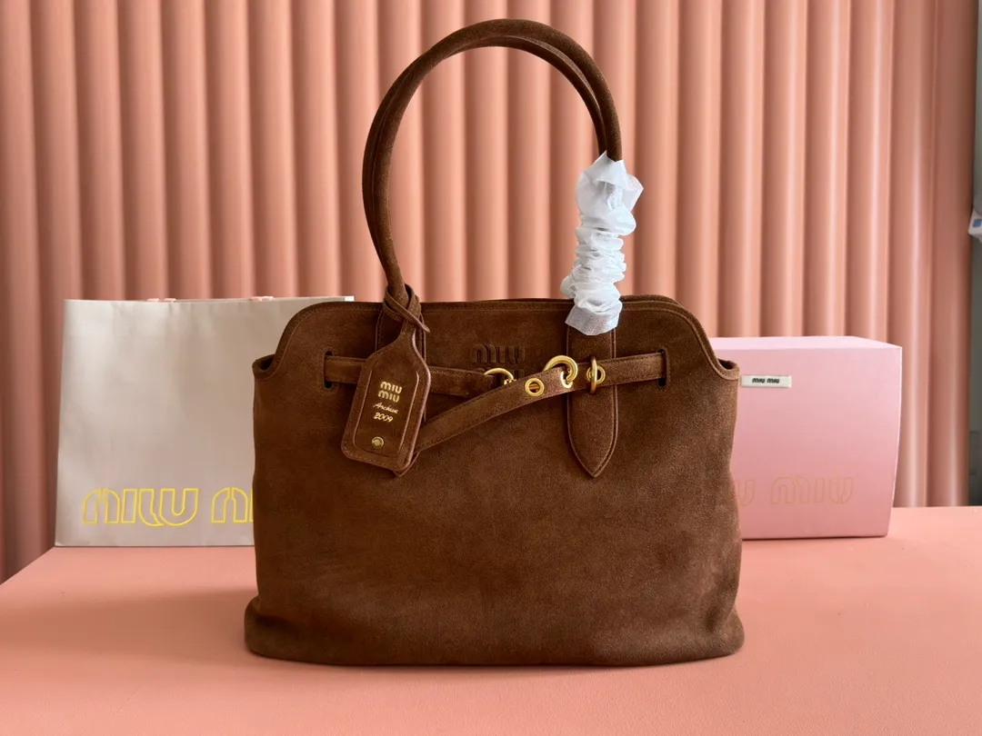 💕💕【New Product】Miu Home👉 MiuMiu new Aventure Nappa leather handbag, heather, brown, black/original leather shipped! 🐲Model: 5BG291. Combination short video