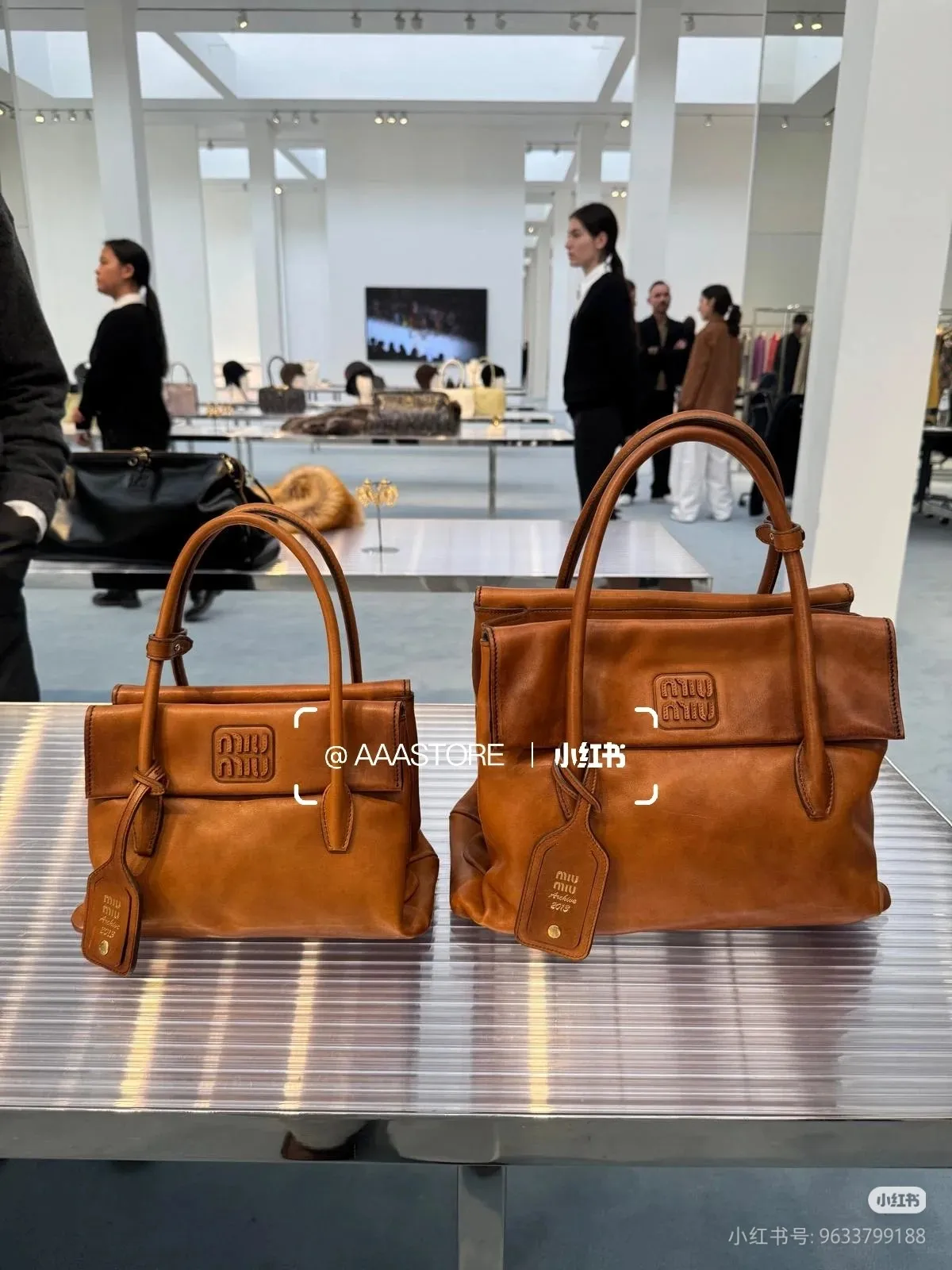 💋💋💋【Full package with counter】Glossy cow leather Solitaire medium handbag 5ba302