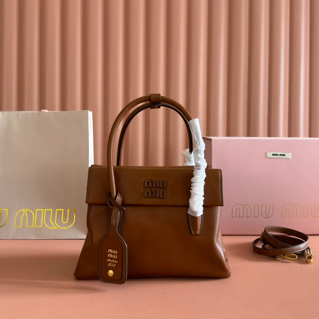 💋💋💋【Full package with counter】Glossy cow leather Solitaire medium handbag 5ba302