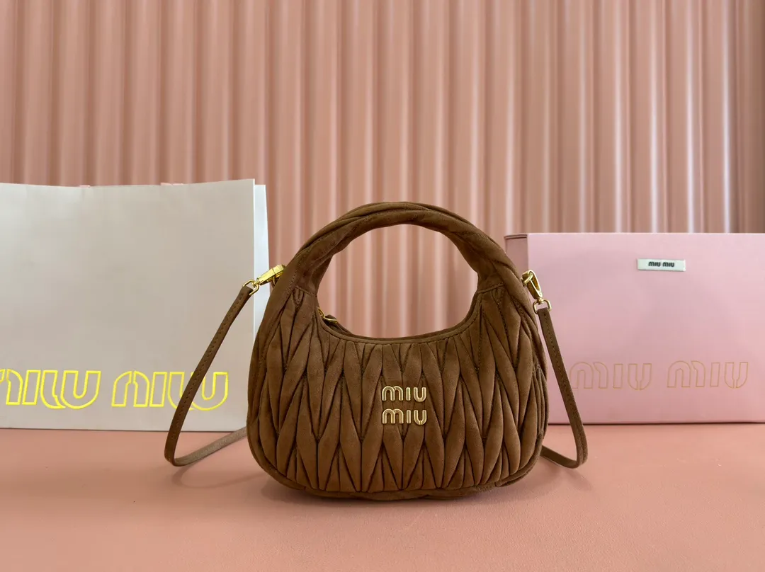 💋💋💋【Full set of packaging at the counter】5BC125MiuMiu new MiuWander suede leather handbag