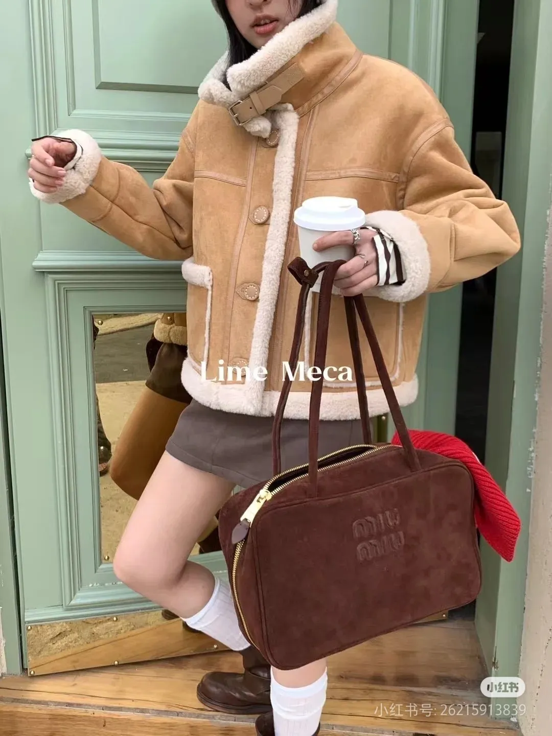 p1700. MIU's new product [original leather with counter packaging] Beau frosted leather handbag/shoulder bag ~ cocoa brown frosted [new version briefcase] 5bb117 This Beau handbag is made of soft and smooth cow leather, with exquisite details such as gold-plated hardware and accessories, and the embossed letter logo highlights the classic style. Size:W34×H23×D10cm